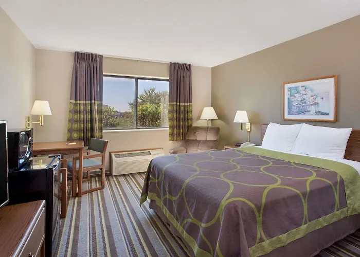 Super 8 Charles City