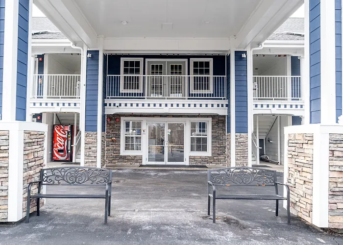 Hilltop Inn & Suites, Near Foxwoods Casino North Stonington