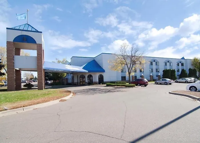 Baymont By Wyndham Shakopee Hotel