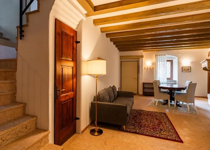 La Finestra Sul Ponte By Postcardsfrom Bed & Breakfast Verona