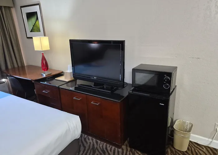 Hometown Inn & Suites Tulsa