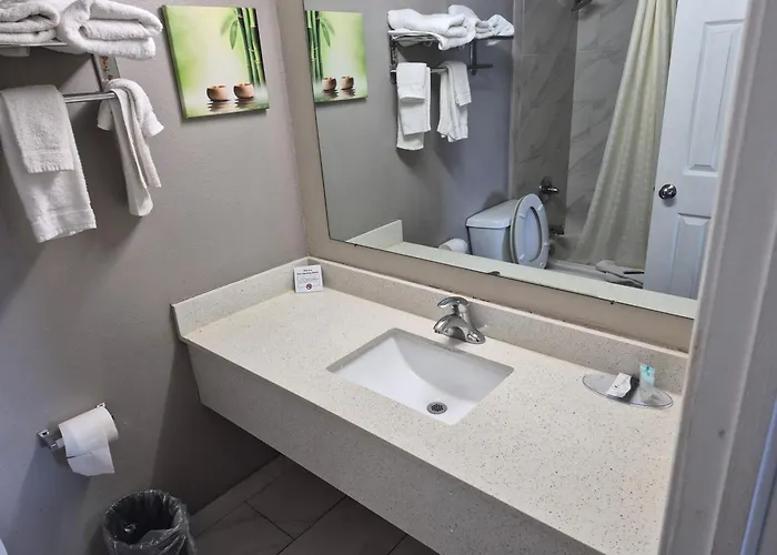 Hometown Inn & Suites Tulsa