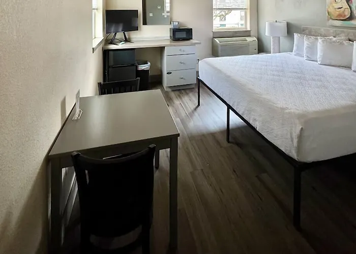 Price Pointe Inn Waukesha